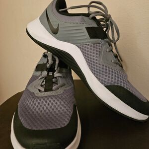 Nike Legend Essential 2 Men's Training Shows Grey/Black/White -Size 10.5